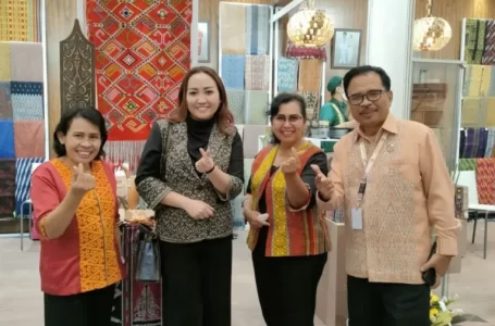 <strong>Tenun Sidan dan Sungkit Kapuas Hulu Raih Penghargaan</strong>