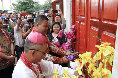 Aula Paroki Santa Louisa Menukung Diresmikan