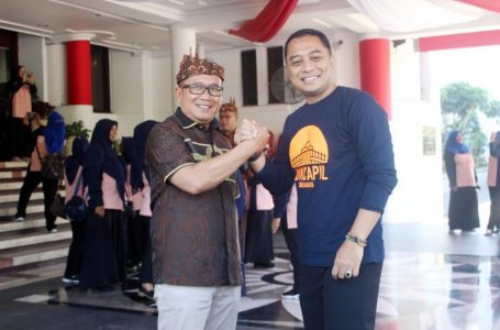 Sujiwo Lakukan Kunjungan  Ke Balai Kota Surabaya