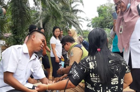 Forkopimcam dan Puskemas Pemahan Berikan Bantuan Korban Banjir