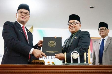 Fraksi – Fraksi DPRD Setujui RAPBD Perubahan Kubu Raya