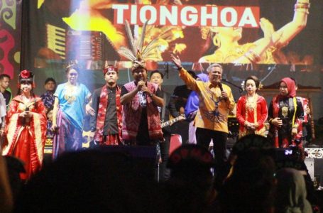 Konser Pesan Mendunia, Bupati Ajak Generasi Muda Berpikir Besar dan Mendunia