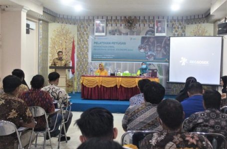 Bupati Aron  Buka Pelatihan Regsosek