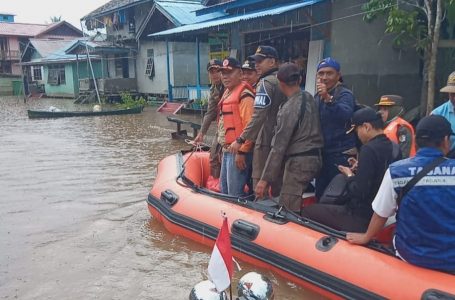Kepala BPBD Kunjungi Lokasi Banjir di Nanga Serawai