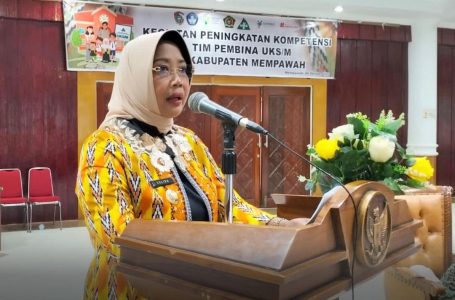 Bupati Erlina Buka Peningkatan Kompetensi Tim Pembina UKS/M