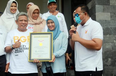 Dinkes Kubu Raya Terima Penghargaan Rekor MURI