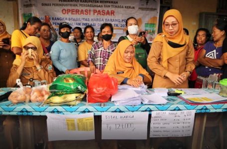 Pemkab Mempawah Tinjau Operasi Pasar di 9 Kecamatan