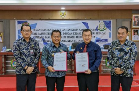 Pemda dan Kejari Sekadau Teken MoU tentang Fasilitasi Hukum