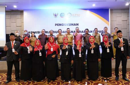 Edi Kamtono Kukuh 9 Anggota KPAD Pontianak