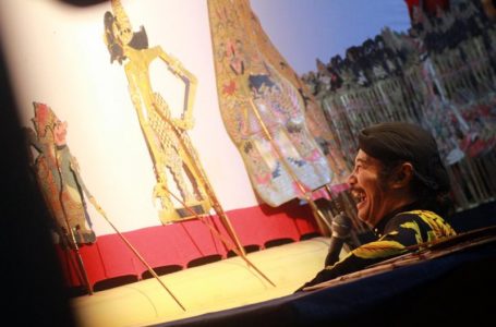 Bupati Muda Buka Pagelaran Wayang Kulit