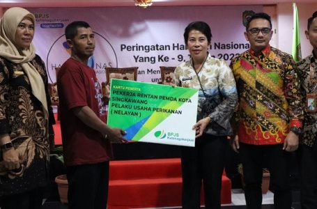 Pelaku Usaha Perikanan Terima Bantuan Asuransi dari Pemkot Singkawang