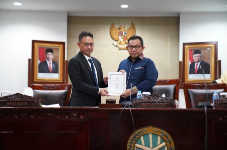 Edi Kamtono Sampaikan Pendapat Akhir Empat Raperda