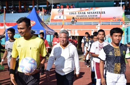Bupati Buka Turnamen Sepakbola Liga Anak Nusantara