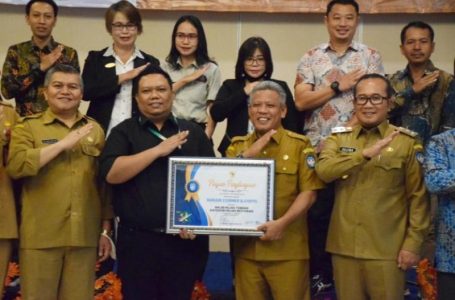 Bupati Serahkan Penghargaan Bagi Wajib Pajak