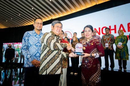 Wakot Terima Penghargaan Gerakan Menuju Kota Cerdas 2022