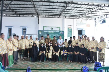 Asisten 1 Setda Lepas 15 Jemaah Umrah