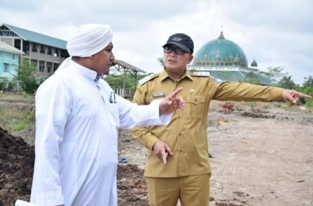 Sujiwo Tinjau Pembangunan Dua Pondok Pesantren