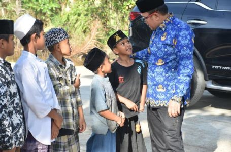 Sujiwo Kunjungi Panti Asuhan Al – Haq Sungai Rengas