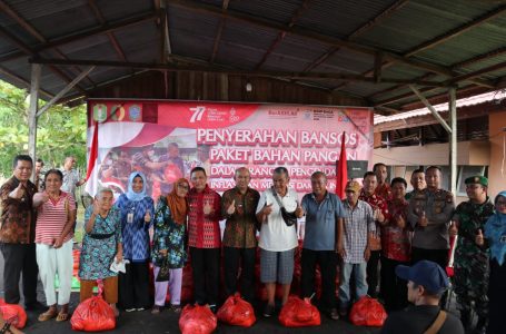 Cegah Inflasi, Pj. Bupati Landak Berikan Bantuan Bahan Panan