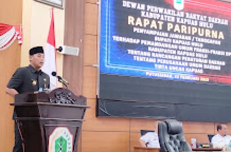 Hadiri Rapat Paripurna, Wakil Bupati Sampaikan Jawaban Bupati Kapuas Hulu