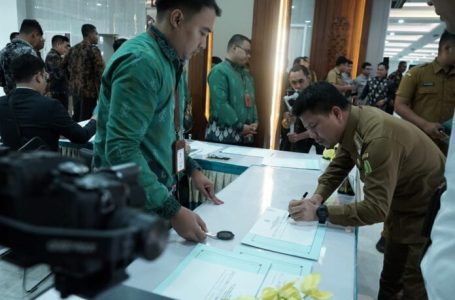 Bupati Satono : Bank Kalbar Kontribusi Berikan PAD Sambas