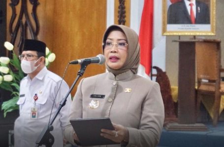 Serahkan SK PNS, Ini Kata Bupati Erlina