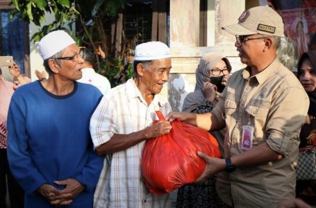 Terdampak Banjir, Pemprov Kalbar Berikan Bantuan pada Warga Condong Singkawang