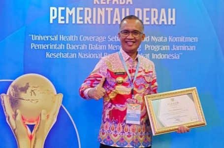 Pemkot Singkawang Terima Penghargaan UHC Award