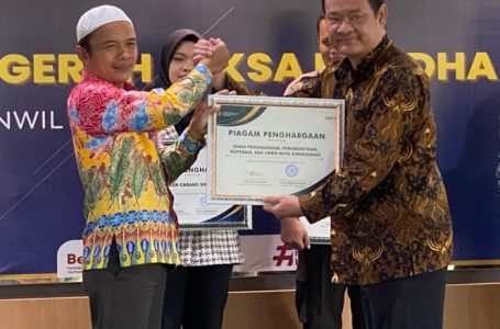 Disdaginkop UKM Singkawang Terima Penghargaan Anugerah Reksa Bandha Penyerah Piutang Negara Terbaik