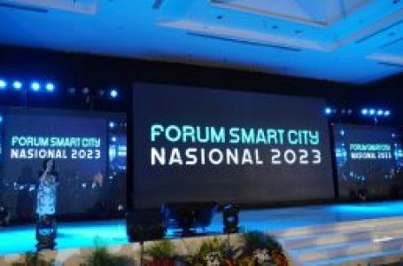 Bupati Kapuas Hulu Hadiri Forum Smart City Di Surabaya