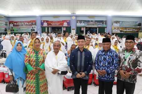 Wagub Resmi Melepas CJH Kalbar Melalui Embarkasi Batam