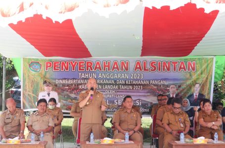 Pj. Bupati Landak Hadiri Acara Penyerahan Alsintan