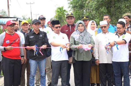Bupati Satono Resmikan Jalan Poros Seranggam