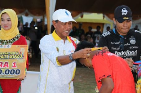 Bupati Ketapang Menutup Kejuaraan Sepak Bola