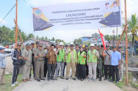 Bupati Kayong Resmi Meletakkan Batu Pertama