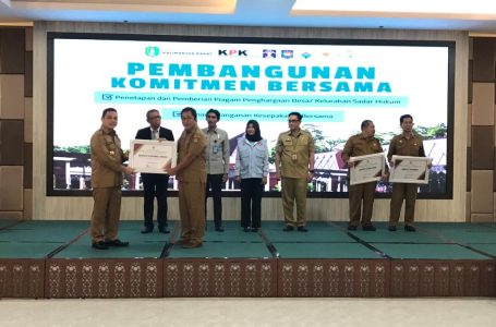 Bupati Raih Penghargaan Pembentukan Desa Binaan Sadar Hukum