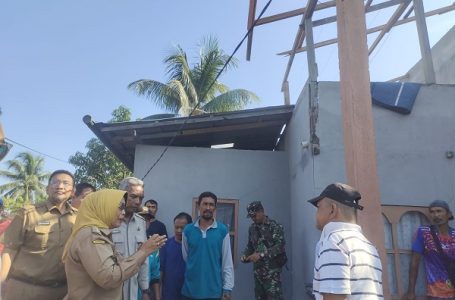 Bupati Mempawah Tinjau Lokasi Yang Terdampak Bencana