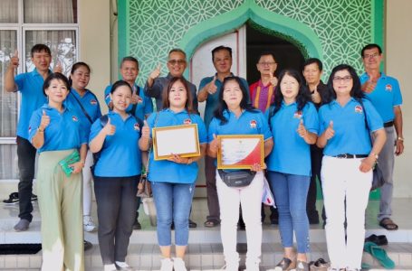 Pj. Wali Kota Berikan Penghargaan Kepada Perkumpulan Marga Lim