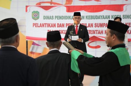 Wako Singkawang Lantik 21 Guru