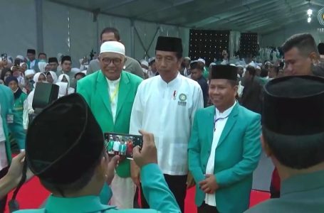 Jokowi Tersenyum Dengar Ketum PP Parmusi Puji Dan Akui Kinerja Bupati Satono