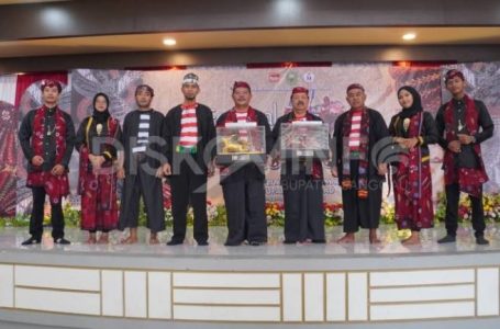 Bupati Sanggau Paolus Hadi : Kita Harus Bangga Dengan Kebudayaan yang Kita Miliki