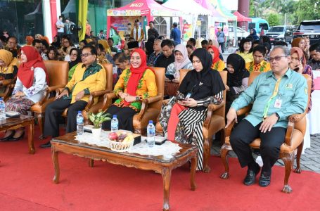 Dekranasda Kayong Utara Memamerkan Produk Unggulan Khas Daerah