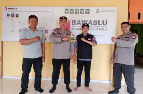 Kapolsek Bunut Hulu Bersilaturahmi Di Sekretariat Panwaslu