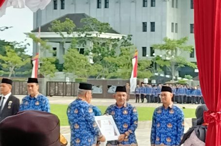 HERU CHANDRA RAIH PENGHARGAAN PEGAWAI INSPIRATIF KALBAR 2023