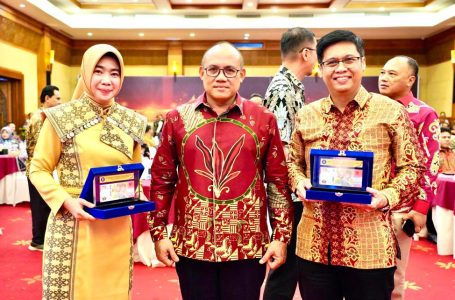 BANK INDONESIA PERWAKILAN KALBAR BERIKAN 2 PENGHARGAAN APRESIASI KE PEMERINTAH PROVINSI