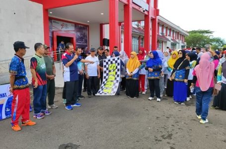 Meriahkan HUT Korpri Ke-52, Sekda Sambas Lepas Jalan Santai