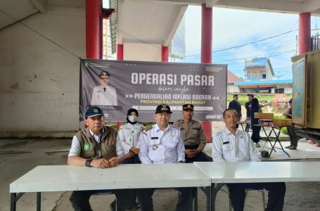 Pj Bupati Landak Buka Kegiatan Operasi Pasar Murah Ngabang