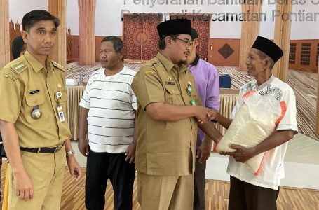 Pemkot Serahkan 10 Kilogram Beras kepada 2200 KK