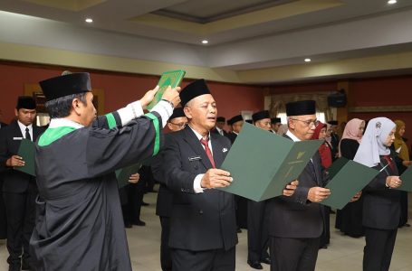 Wali Kota Lantik Ahmad Sudiyantoro Sebagai Kasatpol PP