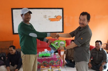 Pj. Bupati KKU Salurkan Bantuan Beras dan Benih Tanaman Dusun Pancur Tanjung Nibung